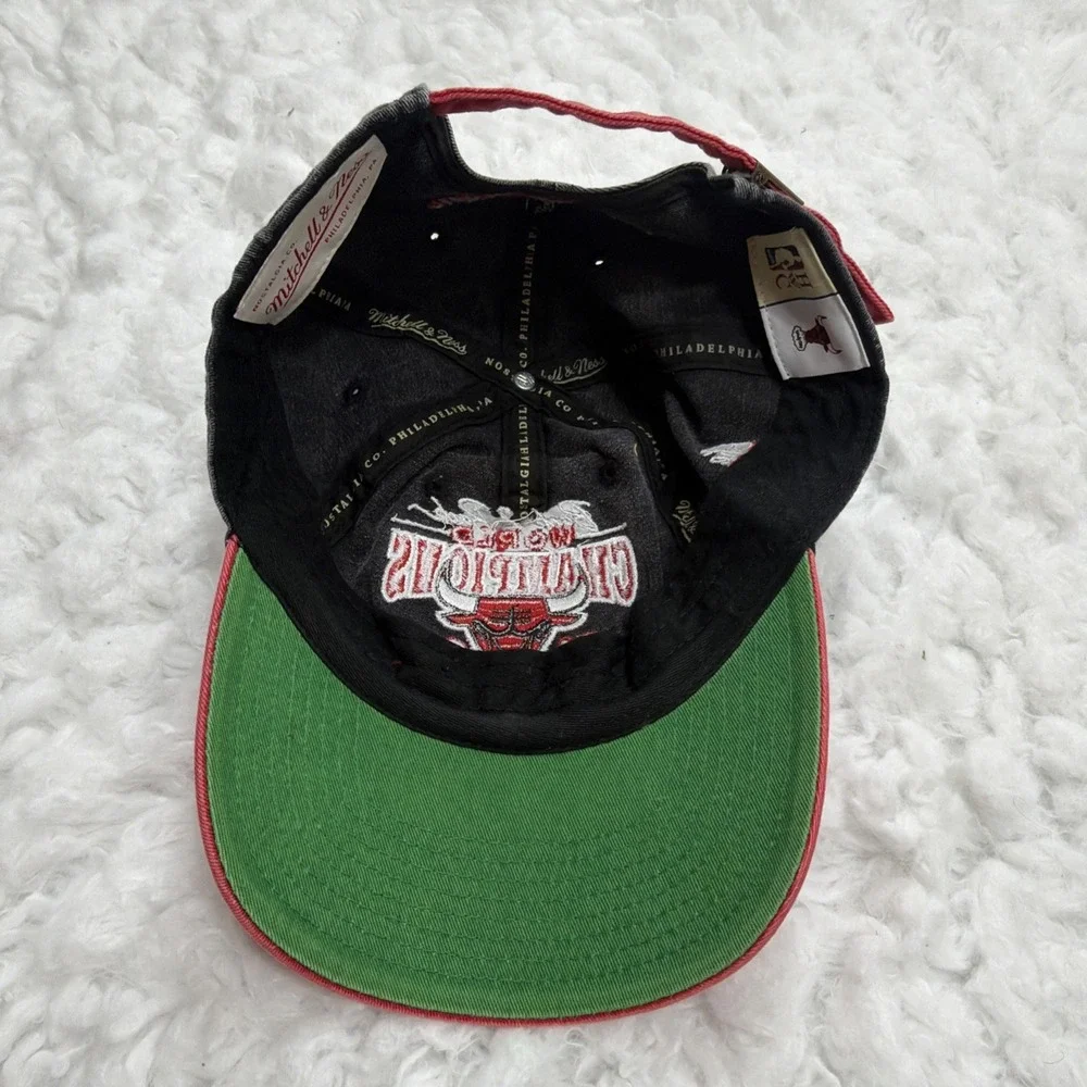 Mitchell & Ness HWC CHICAGO BULLS 1991-92 World Champions Buckle Strap Cap Denim